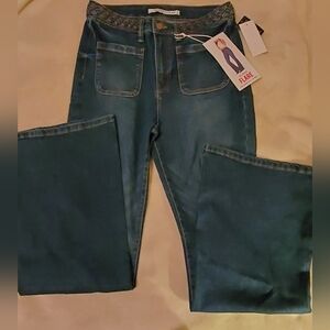 New wth tags. Celebrity Pink women's high rise flare jean size 11/30.